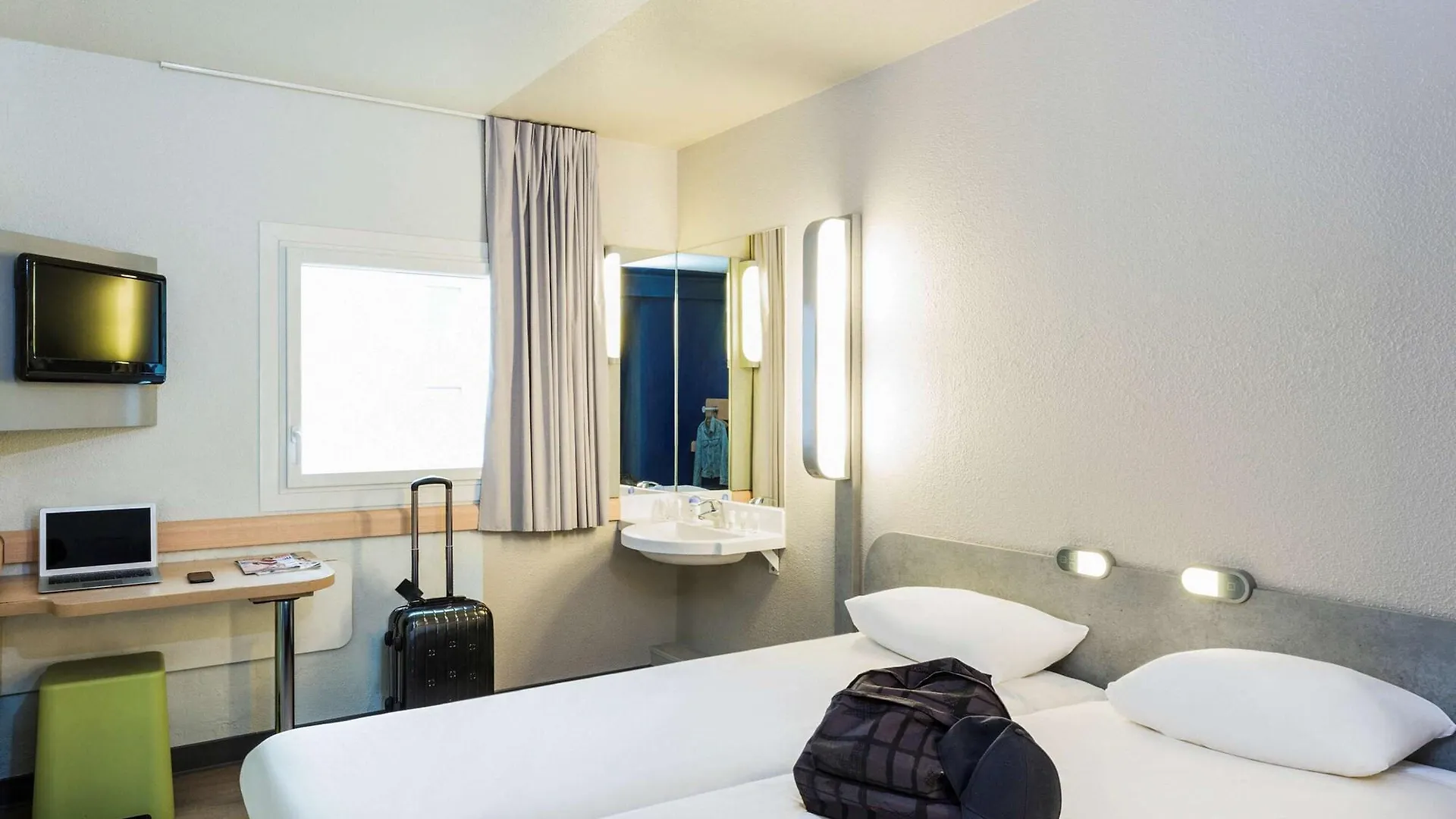 Ibis Budget Paris Porte De Montmartre Hotel