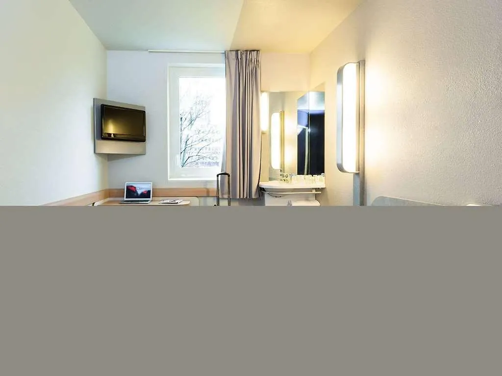 Ibis Budget Paris Porte De Montmartre Hotel