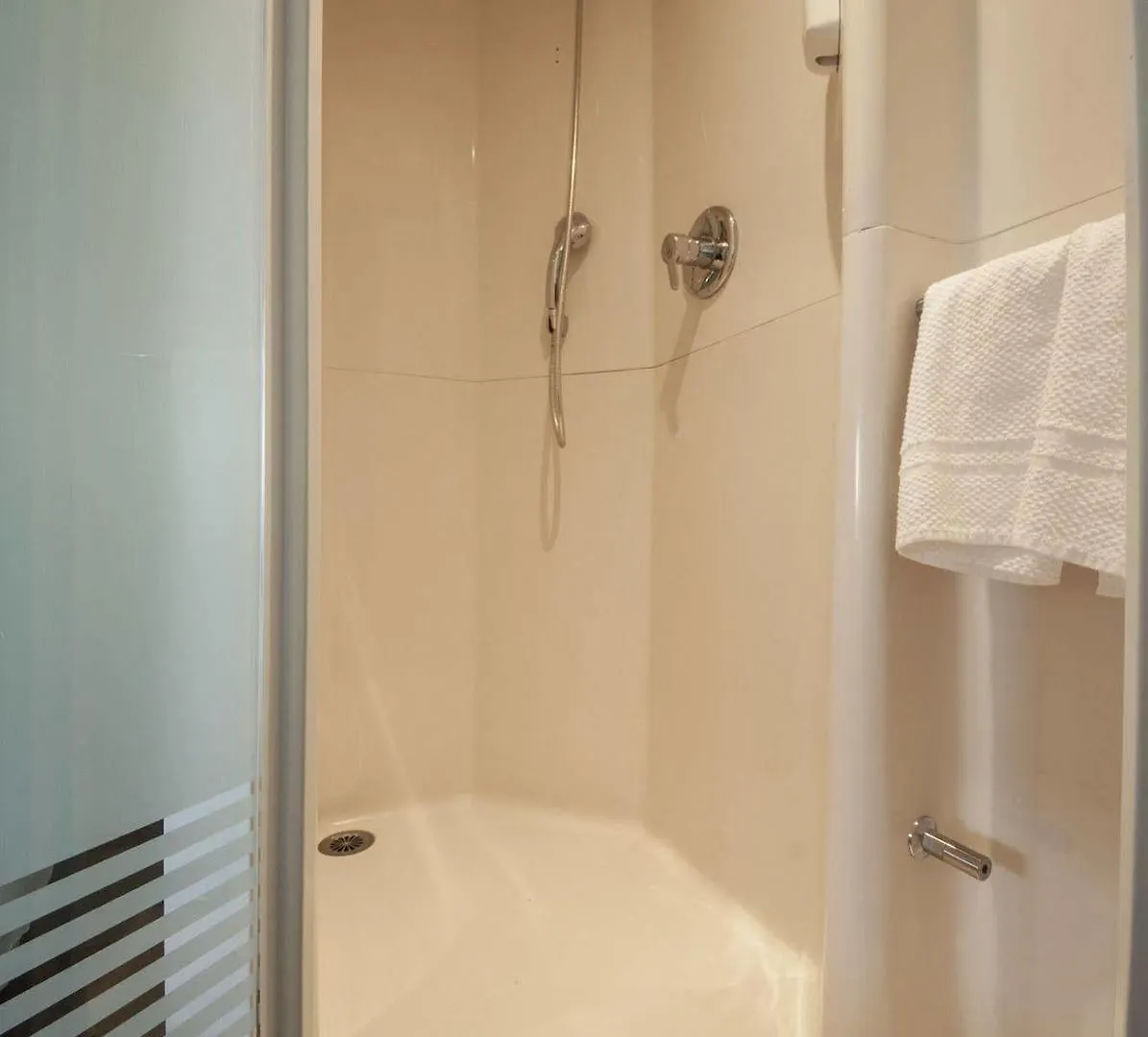 Hotel Ibis Budget Paris Porte De Montmartre