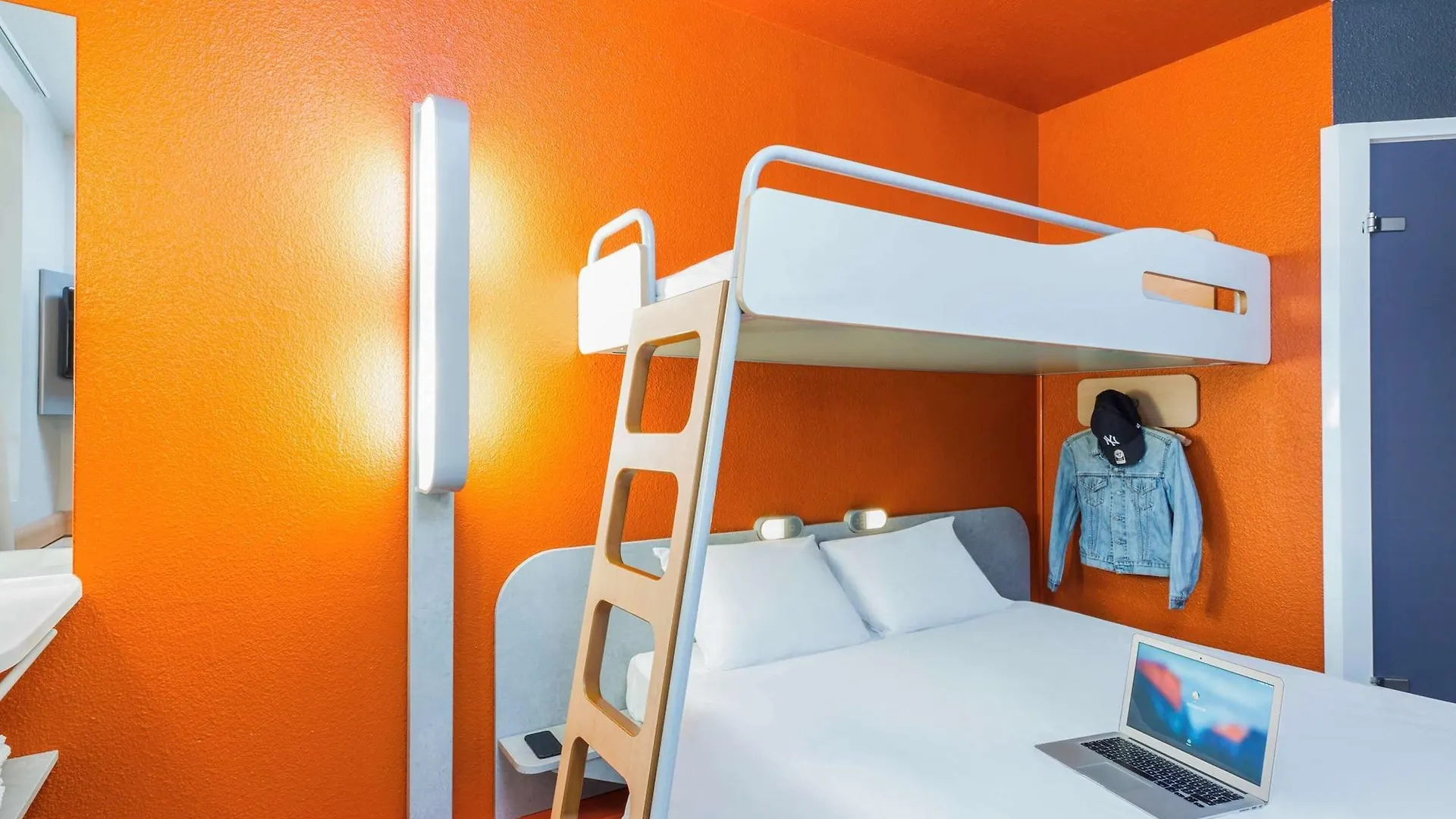 Ibis Budget Paris Porte De Montmartre 2*